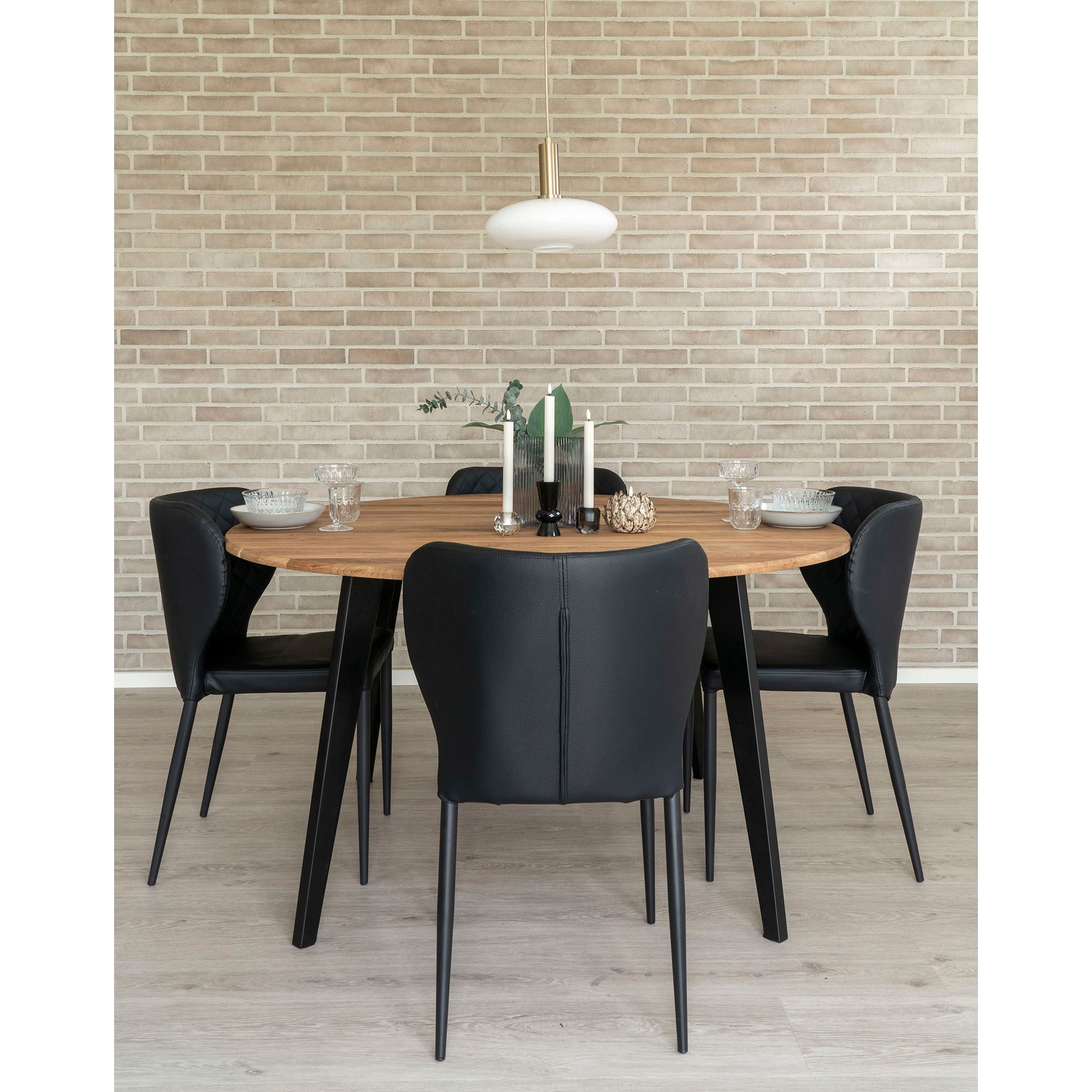 Chelsea Pendant - Pendant in elipsoid shaped white glass and brass socket, 150 cm fabric cord 150 cm fabric cord Bulb: E27/40W