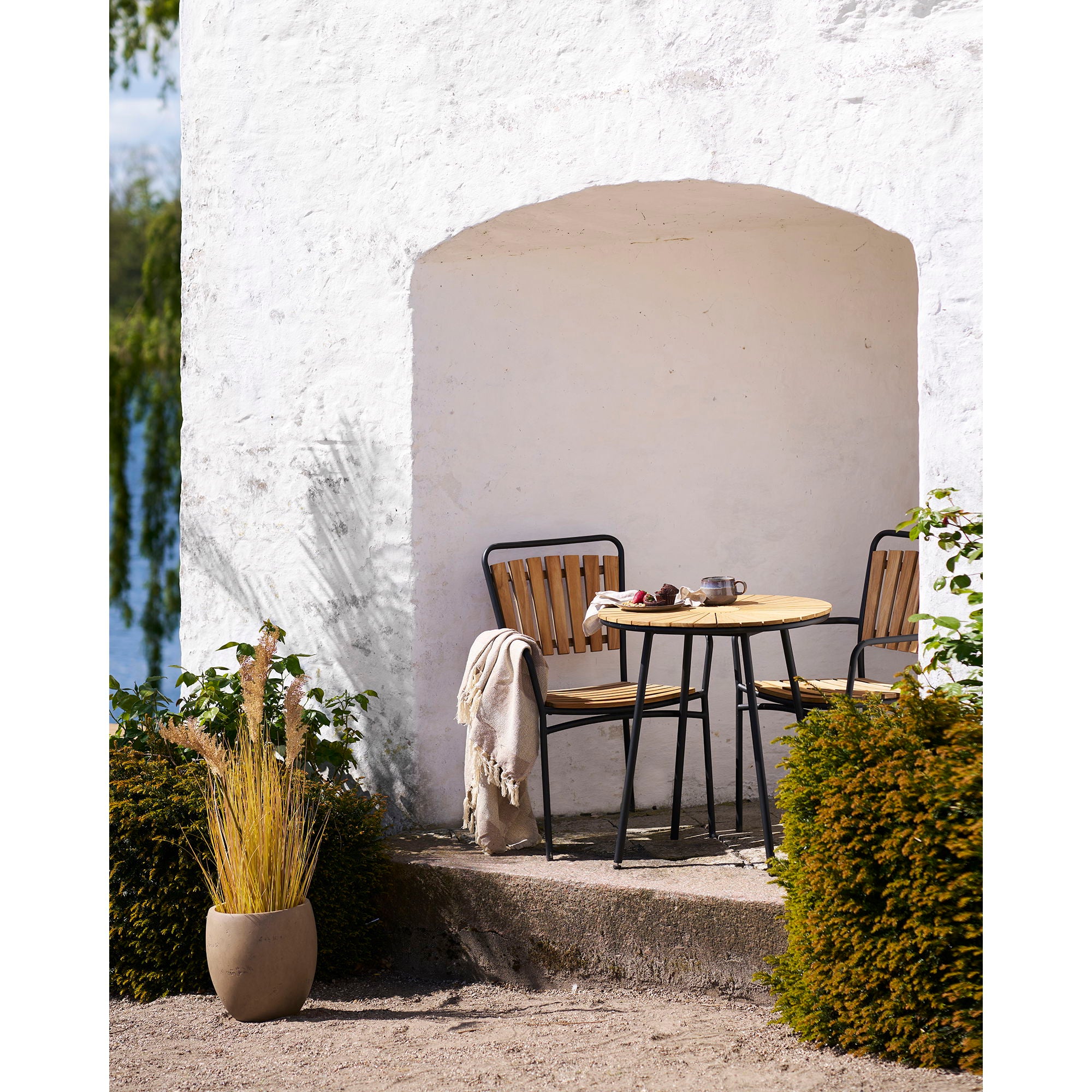 Cleveland Café Table - Café Table, teak table top, natural, black legs, ø70x74 cm