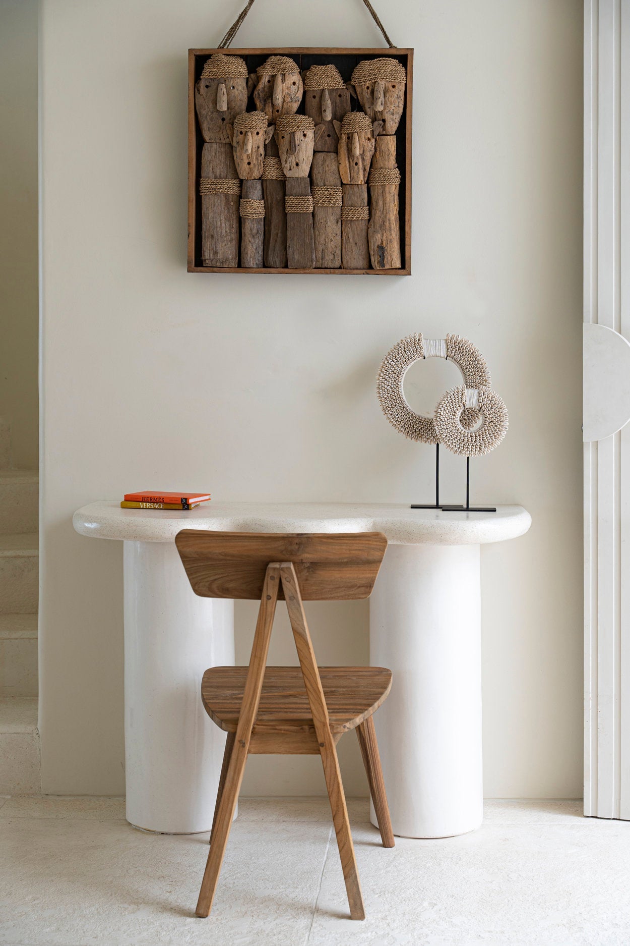 The Papua Shell Disc on Stand - White - S