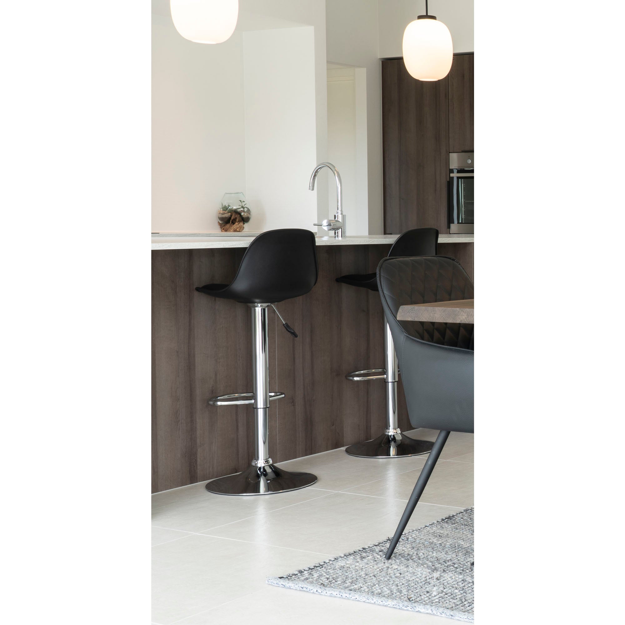 Trondheim Bar Chair - Bar chair in black with chrome legs (set of 2)