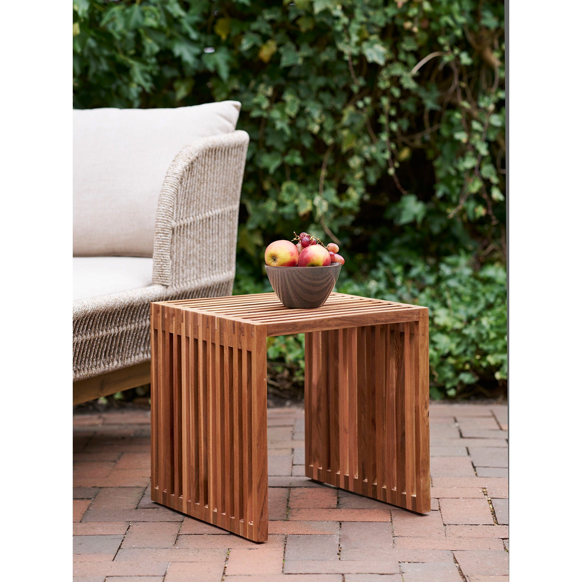 Pego Side table - Side table in teak wood, nature, 40x40x40 cm