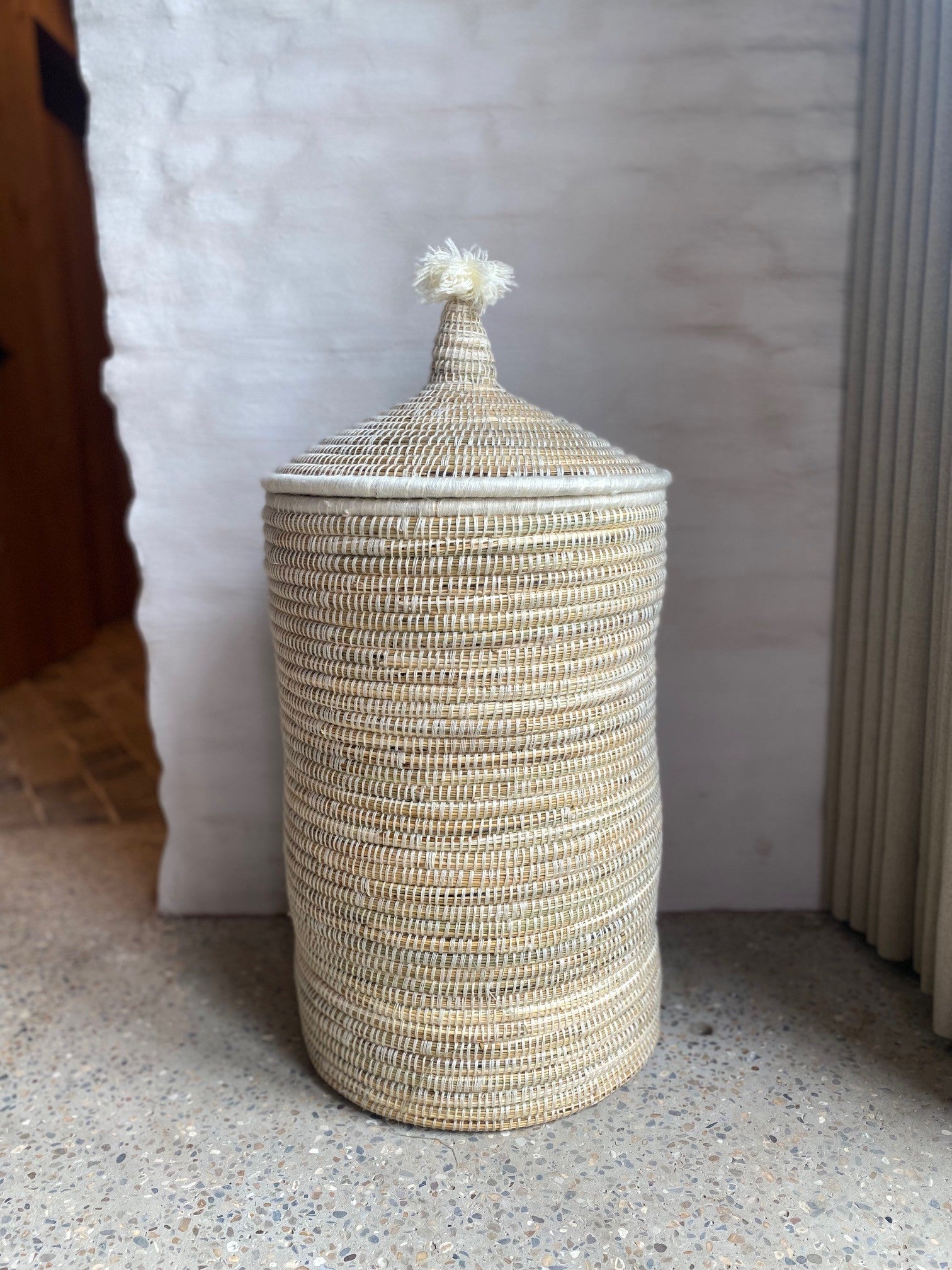 Kopie van The Raffia Laundry Basket White Casa Calida Interior