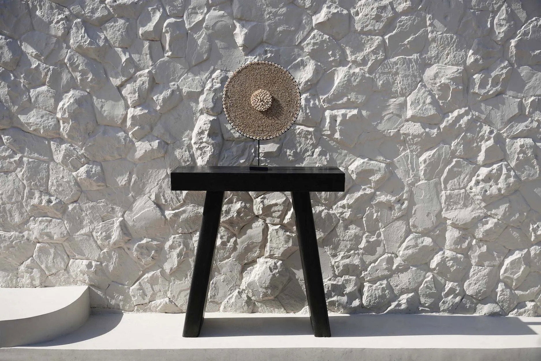 The Shell Guadeloupe on Stand - Natural White