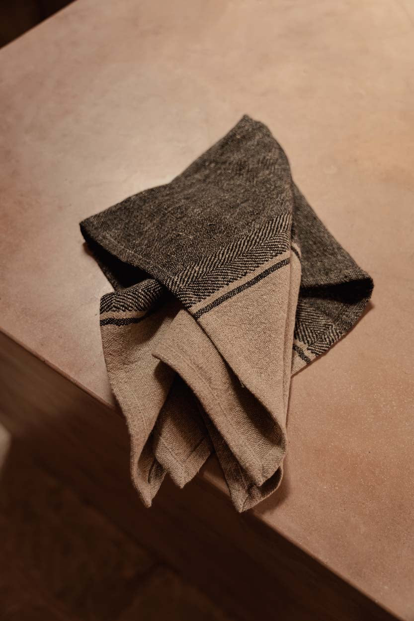 De Linen Dash Keukendoek - Natural Black - 50x70