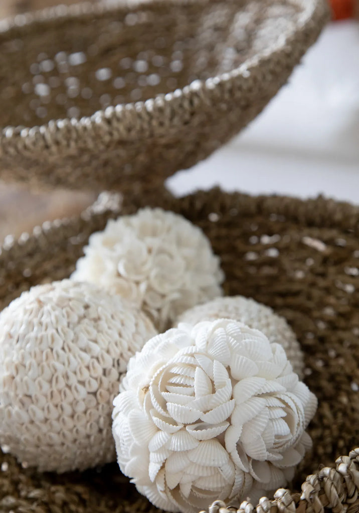 The Flower Shell Ball Pendant - White - L