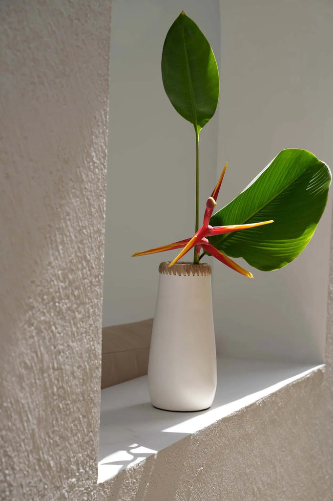 The Sneaky Vase - White Natural - L