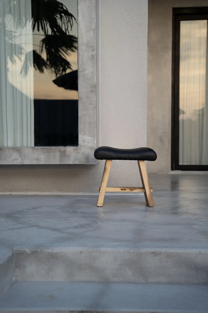 Le Tabouret Suar avec Cuir - Noir Naturel